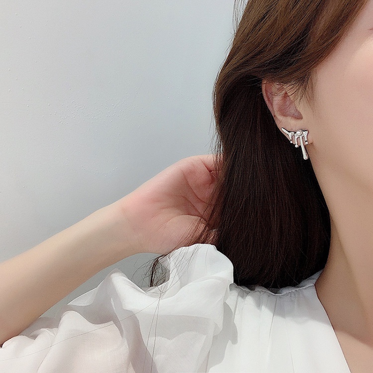 Khuyên tai kẹp không bấm lỗ chốt cố định K052 bằng hợp kim mạ bạc hình giọt nước đính hạt trai dáng ngắn Leous