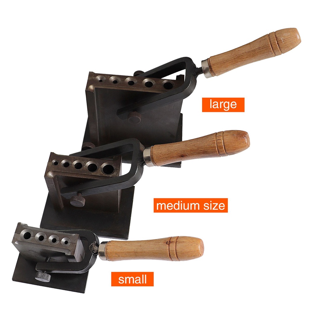 Khuôn Đổ Dầu Tay Cầm Bằng Gỗ Màu Vàng / Bạc Tiện Dụng