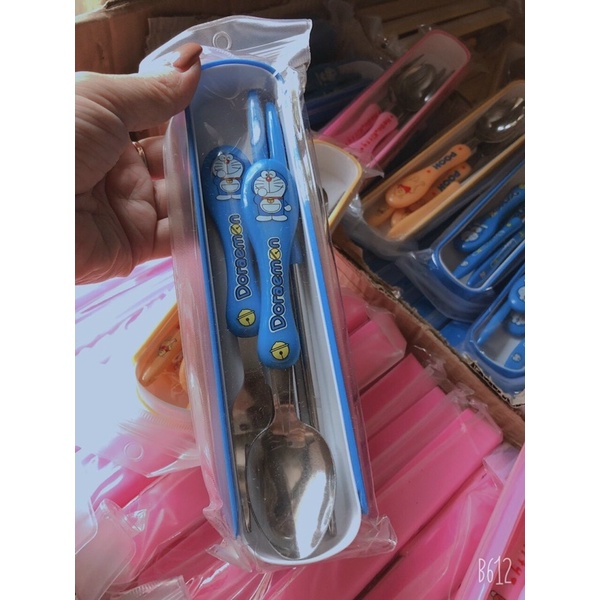 Set 3 món muỗng nĩa đũa hoạt hình DORAEMON DOREMON, Hello Kitty dễ thương cute MON0062