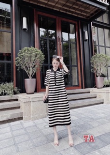 VÁY LEN XUÔNG CỔ BE ĐEN/ KẺ