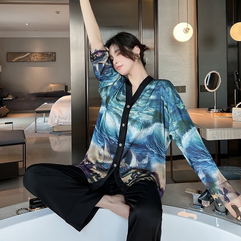 Bộ đồ ngủ tay dài vải lụa satin mát họa tiết thời trang cho nữ