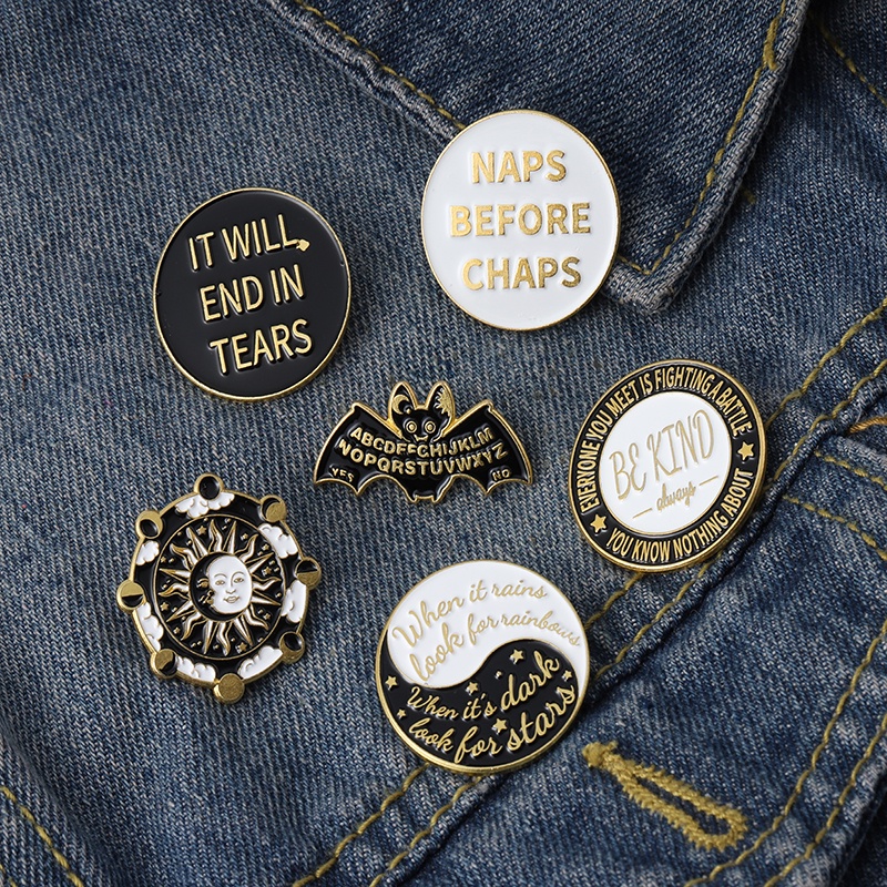 Ghim Cài Áo Hình Tròn Họa Tiết Chữ Mặt Trời Mặt Trời Phong Cách Gothic Thời Trang Cho Bạn Bè