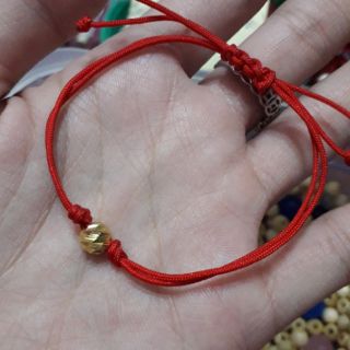 Chỉ đỏ may mắn bi vàng