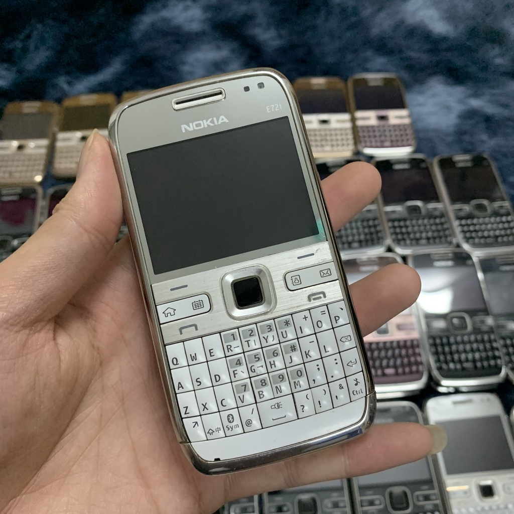 Điện thoại sưu tầm E72 cũ Zin nguyên bản