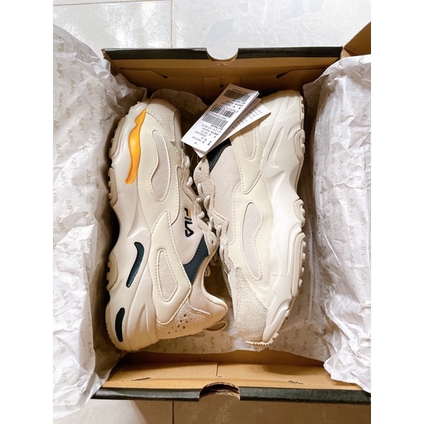 Giày Fila Tracer màu kem - size 40
