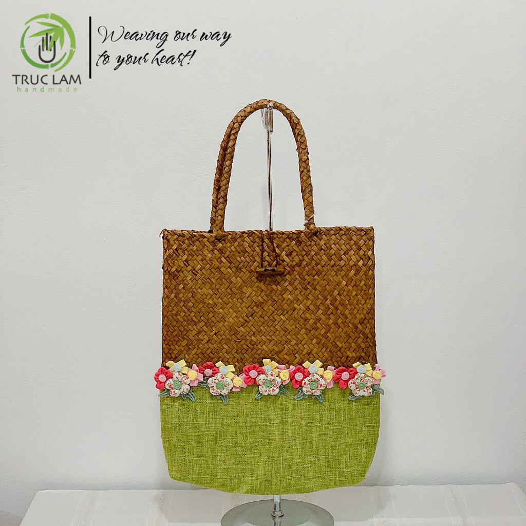 Túi Tre Đeo Vai Nữ Dáng Dài Bện Thủ Công Gắn Hoa Phối Vải Gai – Trúc Lâm Handmade