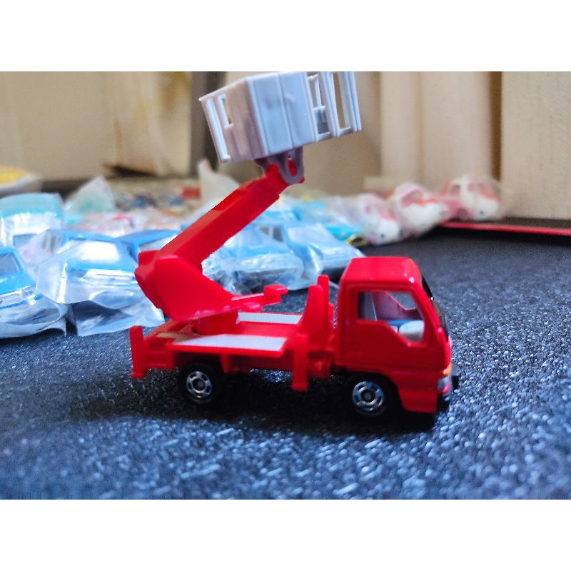 Xe mô hình Tomica Isuzu ELF