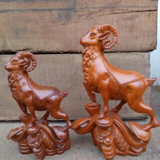Tượng con dê gỗ hương cao 30