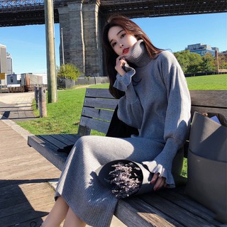 Váy len cao cổ tay loe