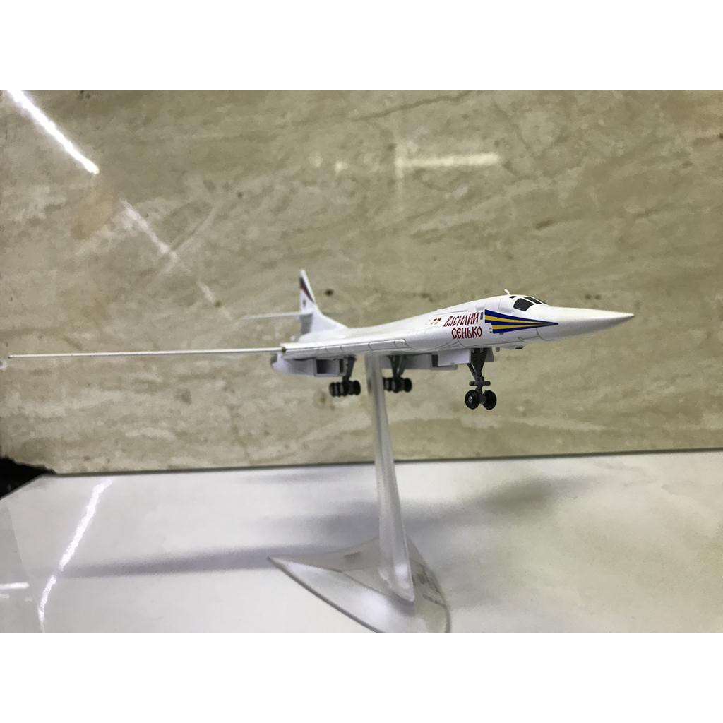 Mô hình Máy bay Ném Bom TU-160 - 1:200