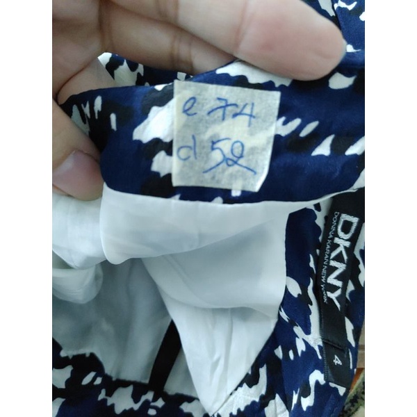 Chân váy caro eo 74 dài 52 xẻ sau si hiệu