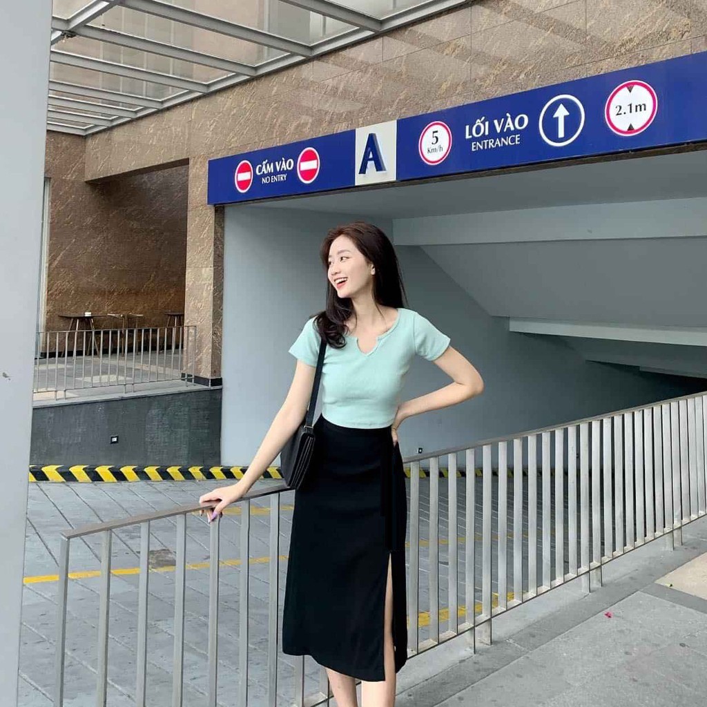 Chân váy đen trơn DÀI xẻ đùi SÂU | BigBuy360 - bigbuy360.vn