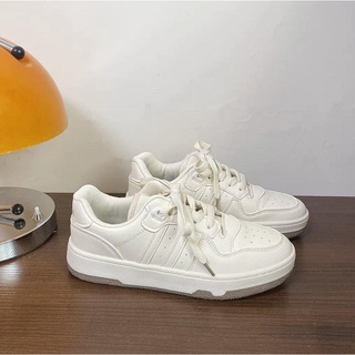 Giày sneaker hot trend