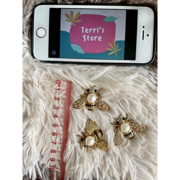 Mạc con ong kim loại