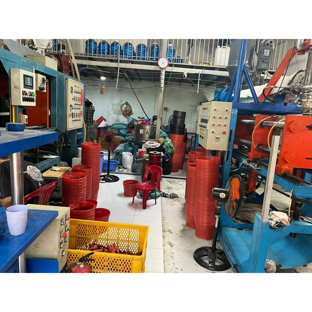 Combo 10 chậu nhựa mềm dẻo màu đỏ hoặc đen