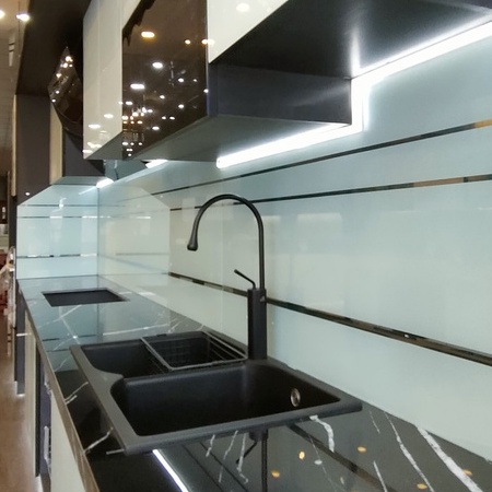 Sơn tráng gương trên kính, mika