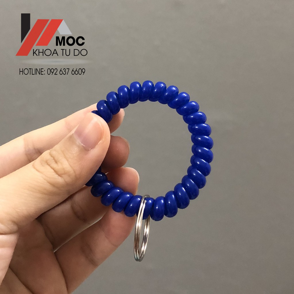 Vòng móc khoá lò xo đeo tay tiện lợi xanh dương