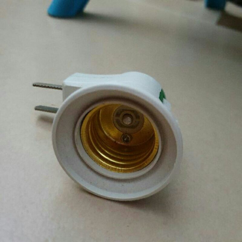 Dui đèn liền công tắc.liền phích cắm