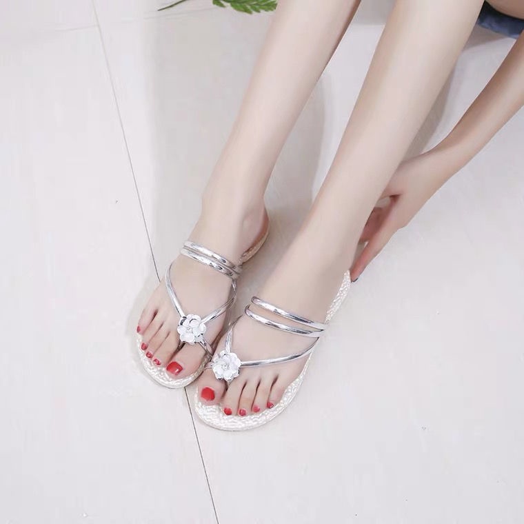 Summer wear herringbone slippers women's new flat heel sandals women's flat toe cover sweet student beach vacation