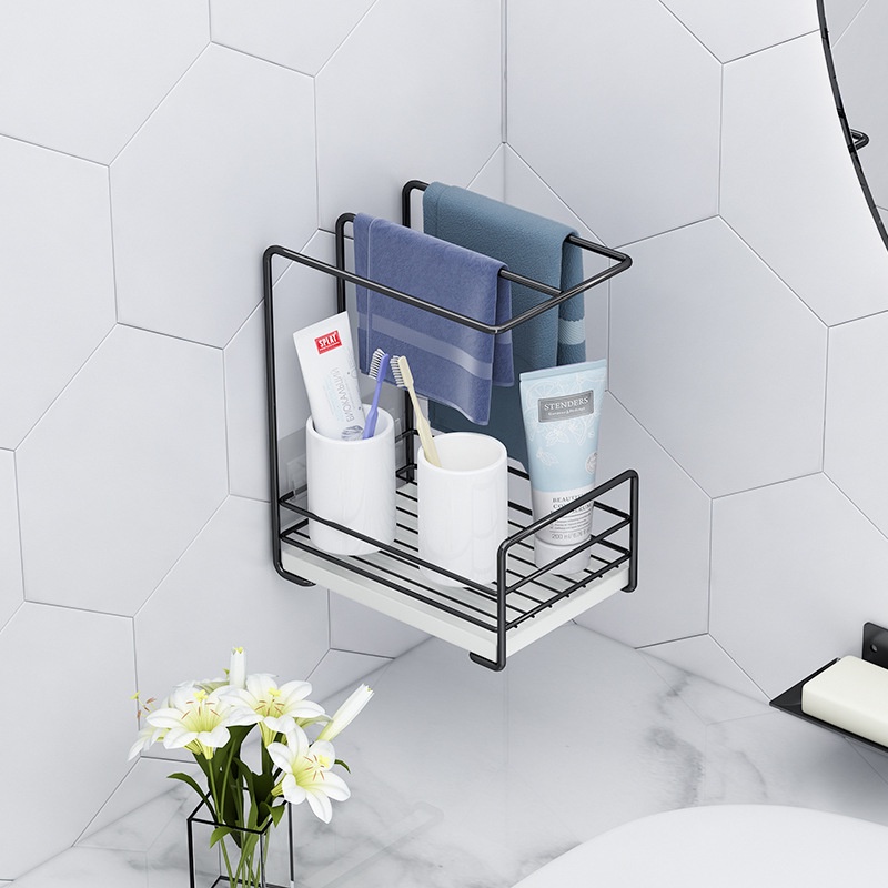 Giá để đồ rửa bát, giá treo khăn lau bếp kèm khay hứng nước thông minh giúp căn bếp được gọn gàng.