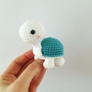 Móc khoá rùa con bằng len