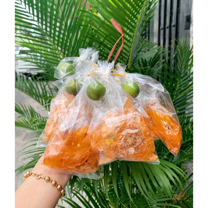 Xâu bánh tráng dẻo sợi dầu tỏi