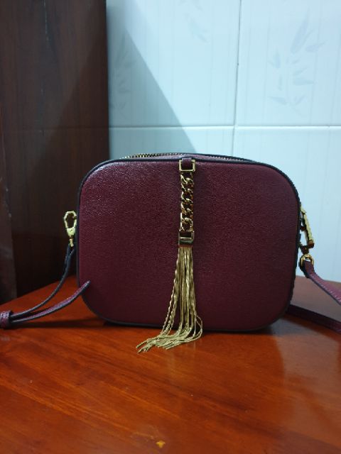 Cần pass charles and keith chính hãng