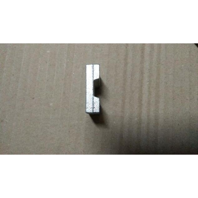 Pass chặn cộng ốc giữ bánh xe cân bằng