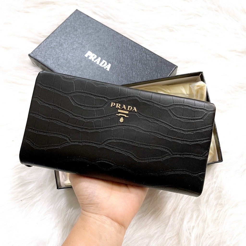 Ví cầm tay Nam Clutch Prada siêu sang chảnh.