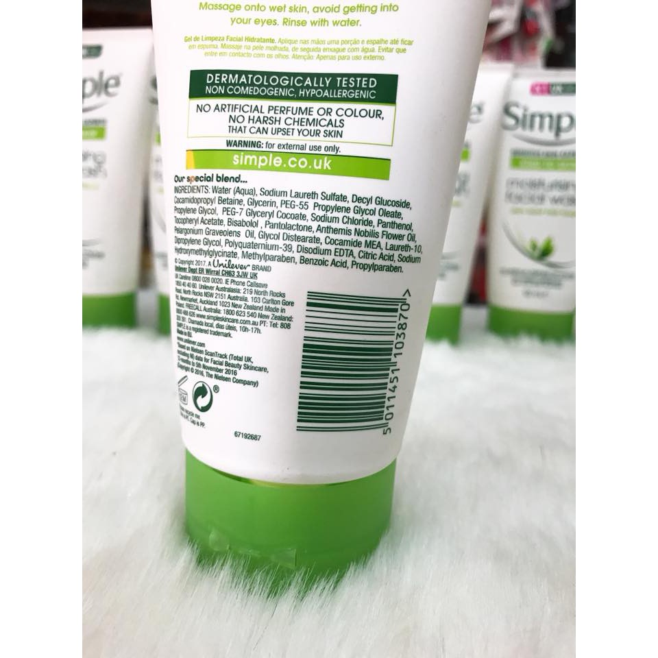 Sữa rửa mặt Simple Kind To Skin Moisturising Facial Wash 150ml