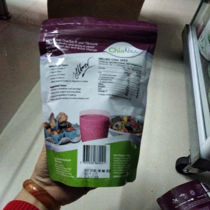 hạt chia của hãng Holland and Barrett anh