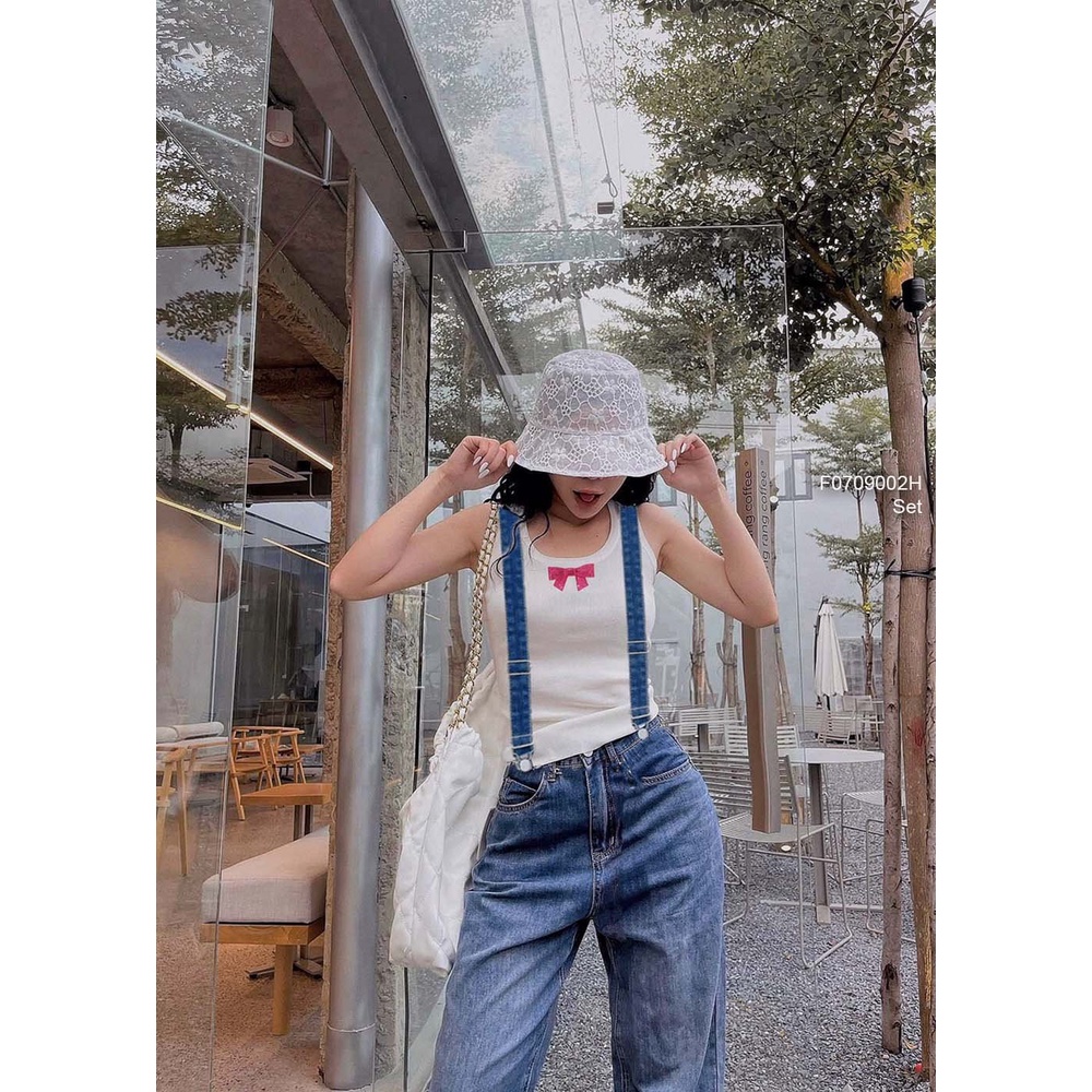 Set áo trắng đính nơ ngực sát nách kèm quần yếm jean dài siêu cute