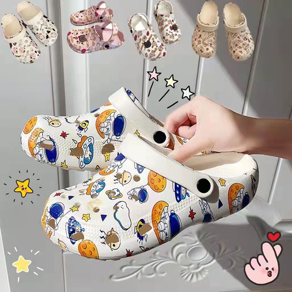 Dép Sandal Đế Mềm Đục Lỗ Họa Tiết Hoạt Hình Dễ Thương Cho Nữ