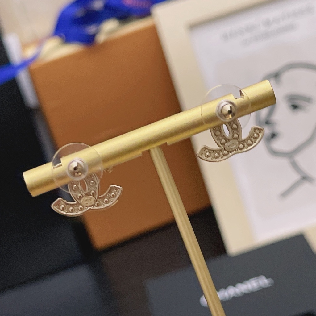 Khuyên Tai Chữ C Đính Ngọc Trai Phong Cách Retro Thời Trang