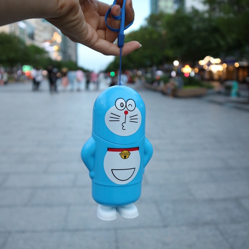 Quạt mini tích điện doremon