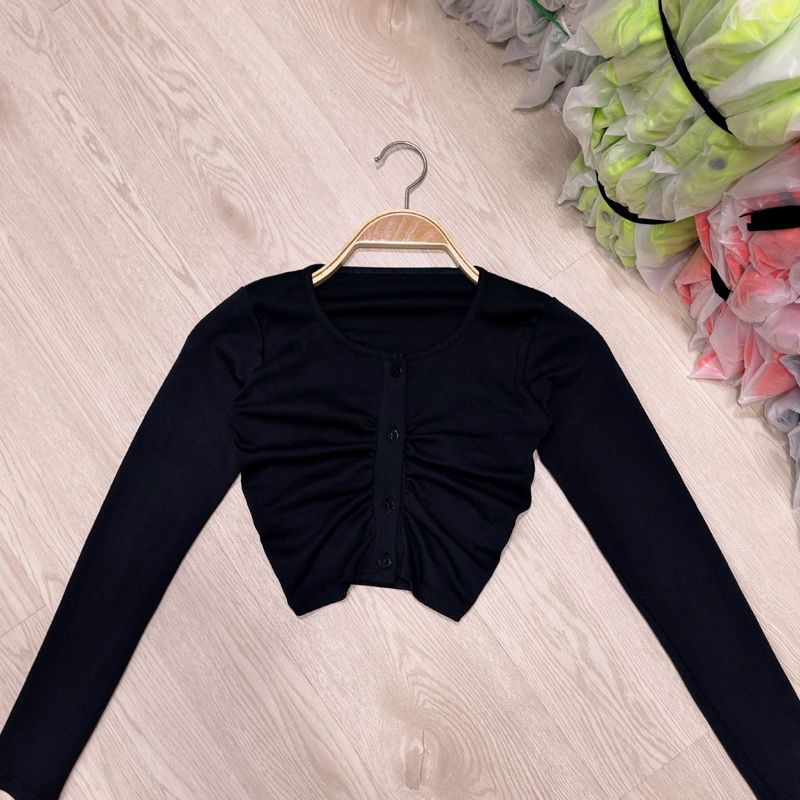 Áo thun tay dài croptop nhíu ngực phối 4 nút giữa