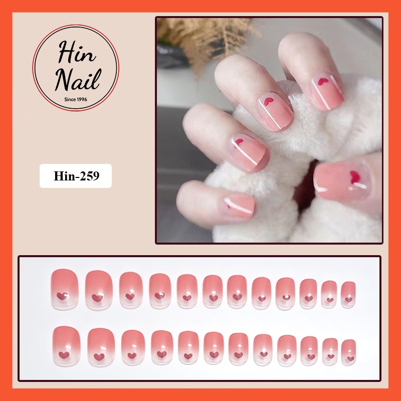 Móng tay giả Hin Nail form ngắn màu hồng họa tiết trái tim