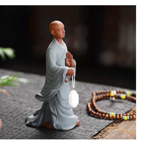 Tượng tăng nhân cầm đèn lồng- Tượng gốm tử sa tu sĩ tăng nhân