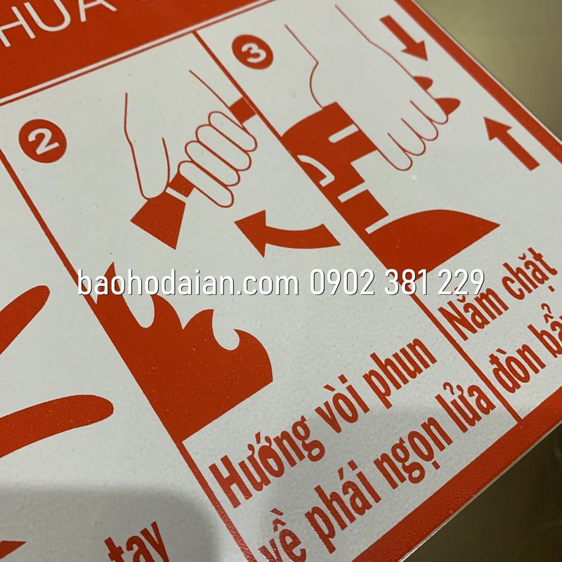 Nơi để bình chữa cháy kèm hướng dẫn sử dụng (tole phun sơn)