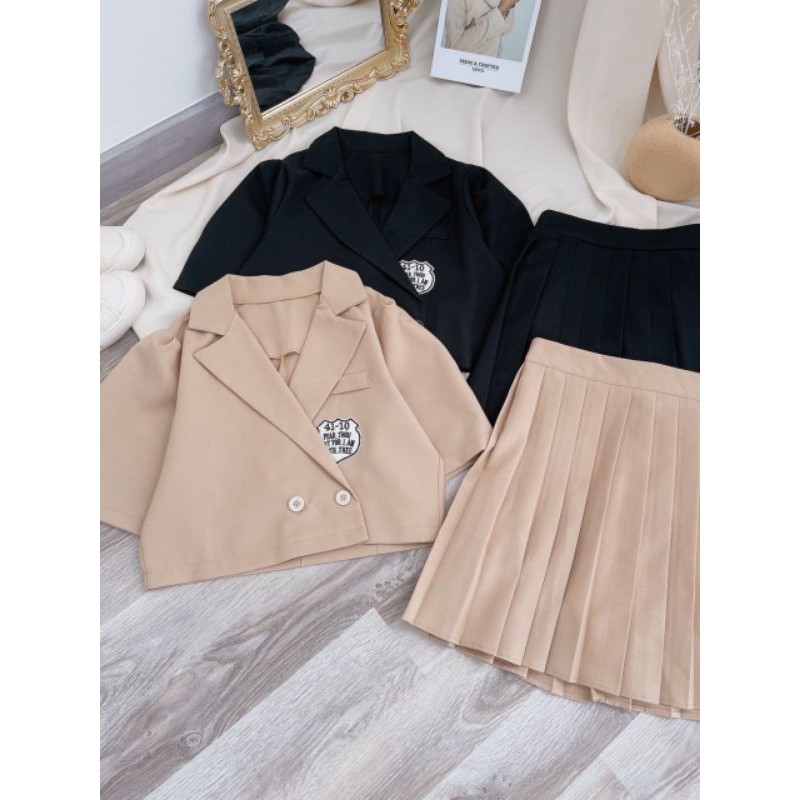 Set áo crop vest logo + Chân váy xếp ly (Đen /Nude) | BigBuy360 - bigbuy360.vn