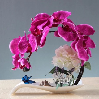 Lọ hoa và hoa trang trí