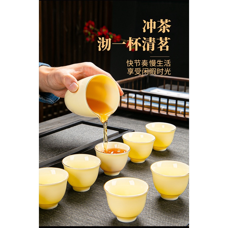 Bộ Ấm Chén Pha Trà Đạo Bằng Sứ Ngọc Bích Kèm Vali Sang Trọng