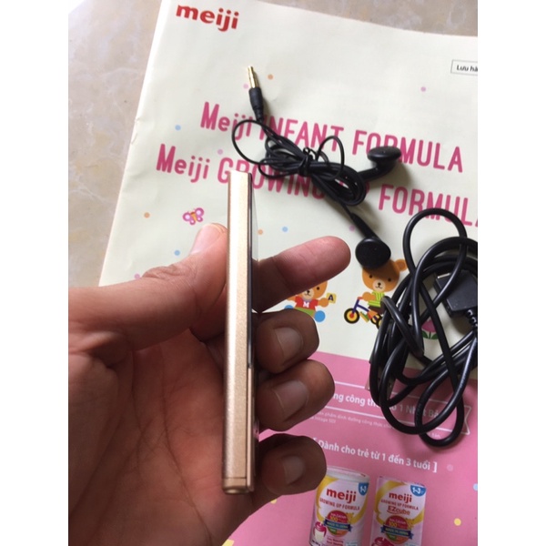 Combo máy nghe nhạc kèm tai nghe sony