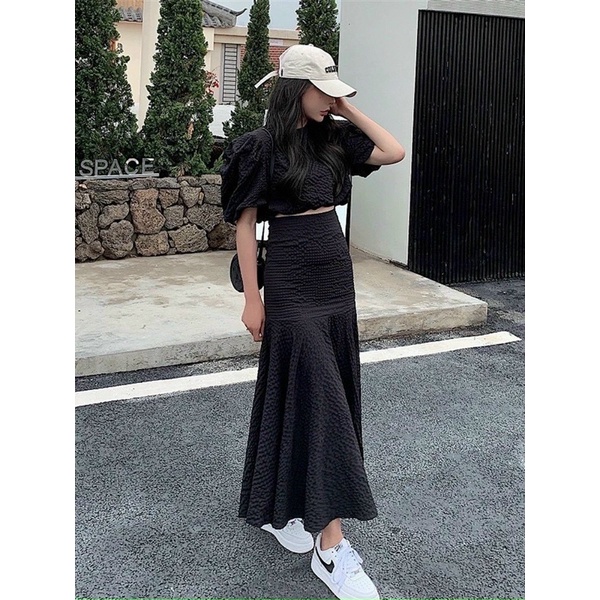 Set áo croptop tay phồng kèm chân váy đuôi cá