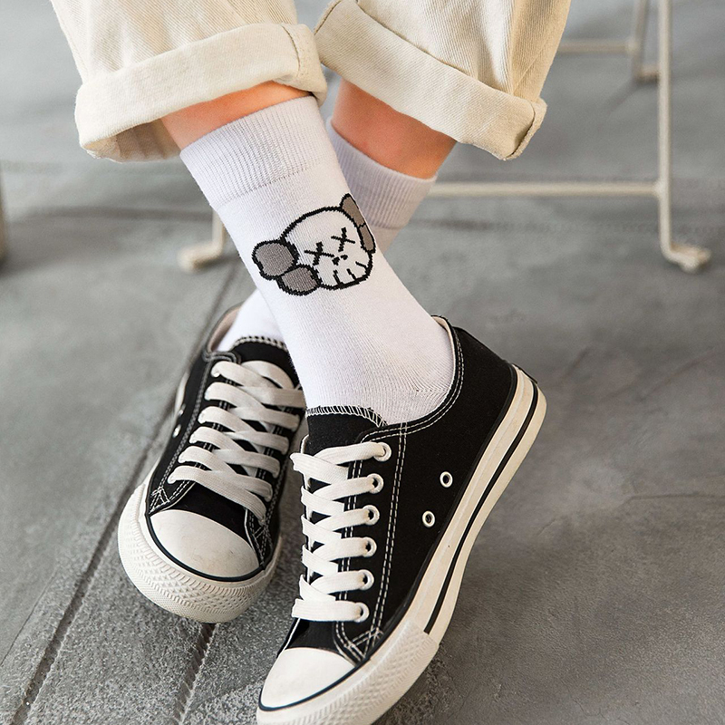 【YKN】 KAWS Vớ Cotton Họa Tiết Hoạt Hình Dễ Thương Dành Cho Nam Và Nữ