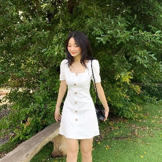 Đầm cổ vuông phối nút gỗ