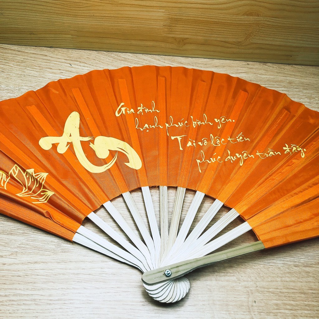 Quạt vải xếp chữ thư pháp quạt cầm tay bằng vải nan tre nhiều màu