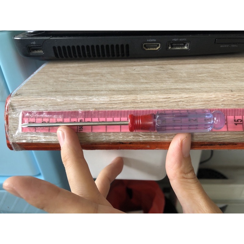 Tua vít ( có nam châm hít) 4 chấu và 2 chấu