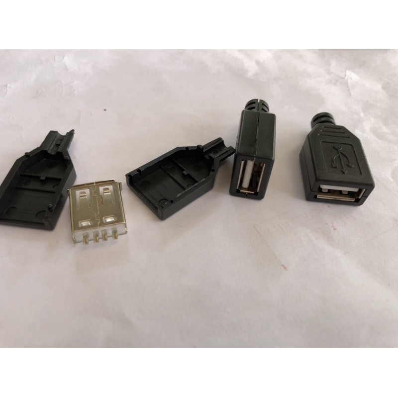 Đầu USB type A, có vỏ bọc, 4 pin chân hàn.