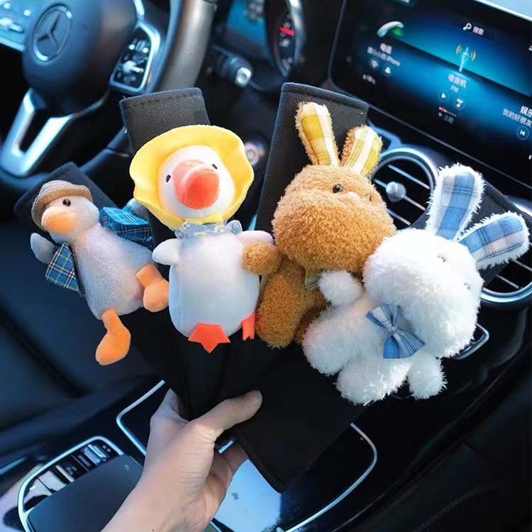 Set 2 Miếng Đệm Vai Gắn Dây Đai An Toàn Trên Xe Hơi Hình Búp Bê Dễ Thương